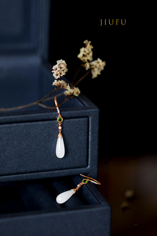 18K玫瑰金和田玉（白玉）镶钻耳饰--滴翠  /圆水滴16*6mm/总长41mm/配镶钻石、绿辉石 商品图1