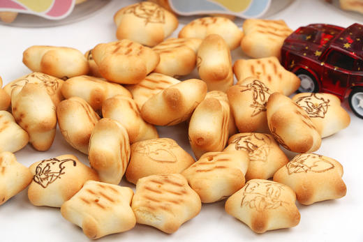 11月新货 | 巧克力注心饼干【饼干和玩具的奇妙组合门店热销 】 86克/罐 保质期6个月 商品图9