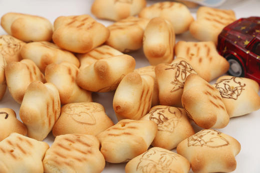 11月新货 | 巧克力注心饼干【饼干和玩具的奇妙组合门店热销 】 86克/罐 保质期6个月 商品图7