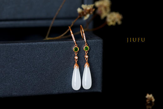 18K玫瑰金和田玉（白玉）镶钻耳饰--滴翠  /圆水滴16*6mm/总长41mm/配镶钻石、绿辉石 商品图0