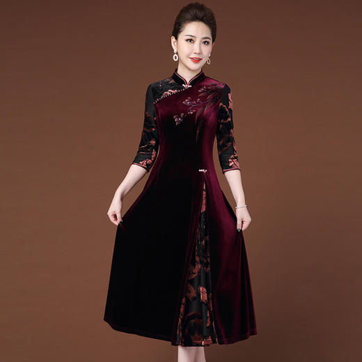 YZL  273复古气质立领套头修身钉珠舒适金丝绒裙 商品图2