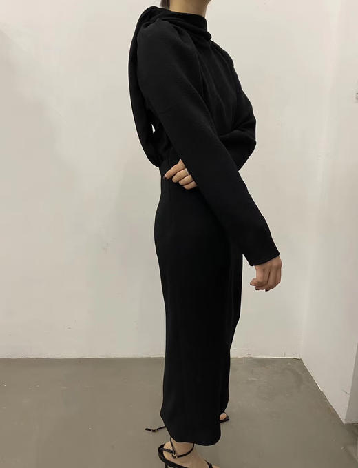 Viktoria Chan | AW2002 Sandy Twisted Dress [连衣裙] 商品图0