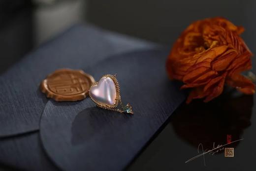 心形马贝珍珠蓝宝石领口胸针 商品图0