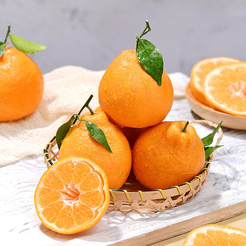 易鲜得春见耙耙柑，新鲜爆浆、果味浓郁，汁水足