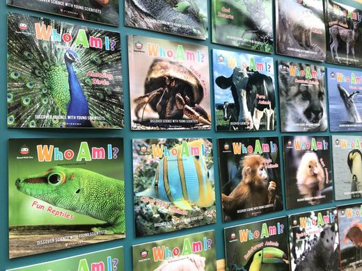 【可点读】WHO AM I?（点读版）让孩子爱不释手的谜语式动物单词小百科！ 商品图1