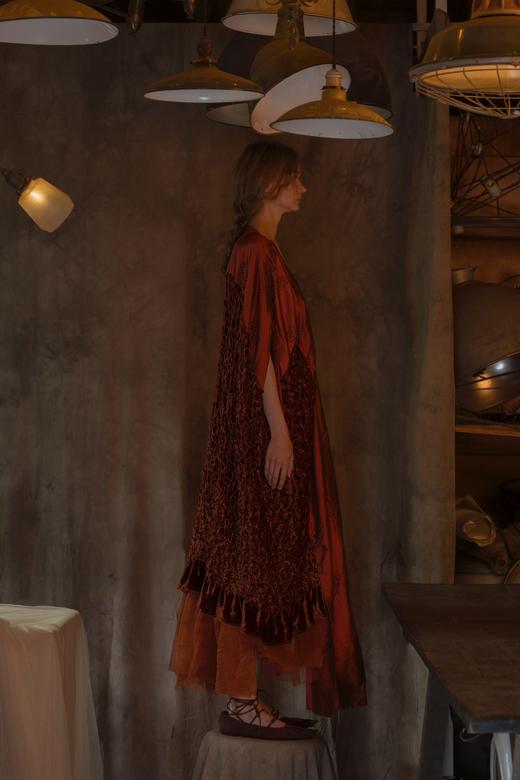 Mutedance 砖红色刺绣褶皱拼接连衣裙 商品图4