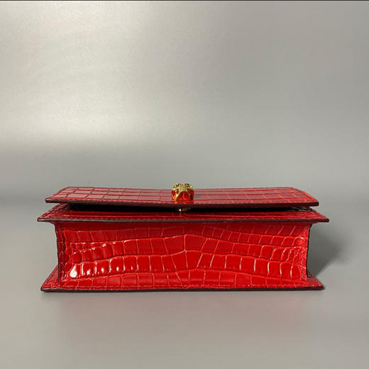 Alexander McQueen 亚历山大.麦昆 女士皮革鳄鱼皮压纹斜挎单肩骷髅链条包 红色 613088 1HB0G 6013 商品图3