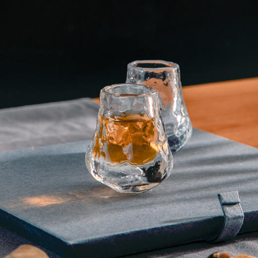 酒器套装礼盒 一壶两杯 传承匠人手作 每一只都是独一无二的 东方美学传承 还可以做花器 家居饰品 无铅玻璃|百里居 商品图2