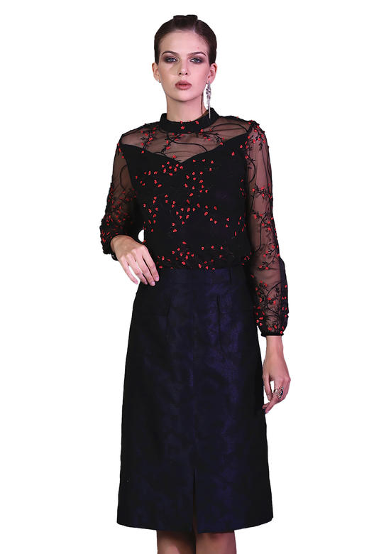 【伯妮斯茵】3T6223--T恤--仕女与独角兽的乌托邦--《因汉而生--哥特》 商品图1