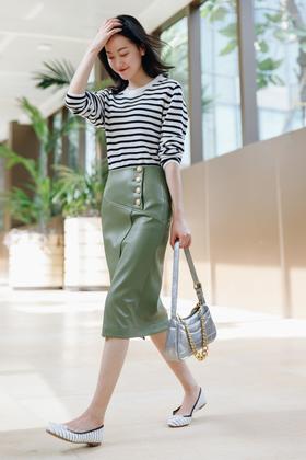 大气明丽复古风的牛油果绿仿皮裙