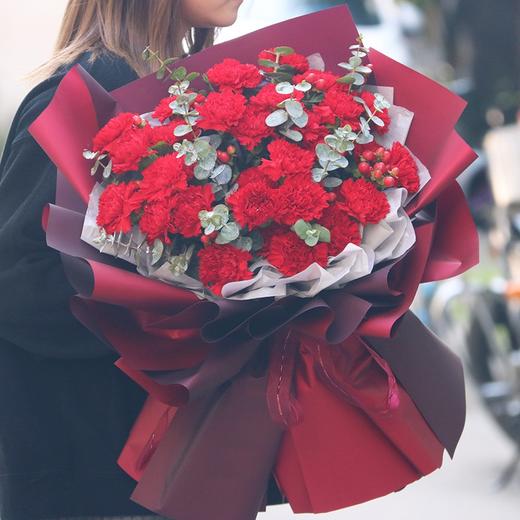 女神节红色康乃馨花束