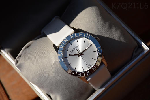 原单CK Calvin Klein/卡尔文·克莱恩女表K7Q211L6
机芯：原装石英机芯
表壳：316L精钢
表镜：矿物质强化玻璃 商品图4