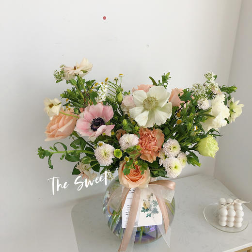 春意微光 · 瓶插花 配炫彩球瓶 商品图0