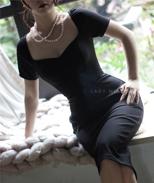 #806【复团】喵娘精工西西里的美丽传说malena莫妮卡黑色方领复古小黑裙连衣裙 商品图3