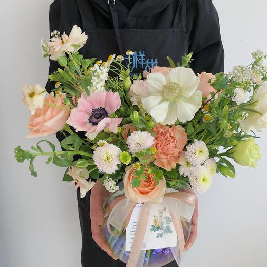 春意微光 · 瓶插花 配炫彩球瓶 商品图1