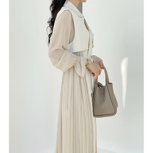 拼接设计率性优雅·浅杏色百褶拼接风衣马甲 商品图4