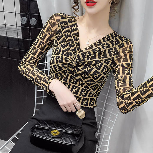 MZ-MZ9445春秋新款交叉V领豹纹修身显瘦打底衫 商品图2