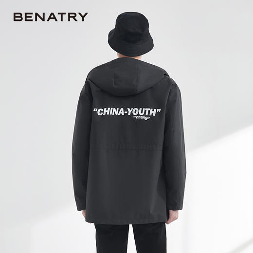 商场同款中长连帽背后字母风衣EAY117001 商品图4