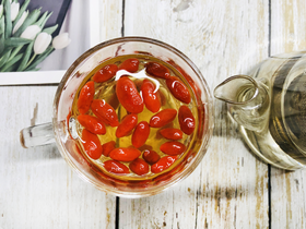 二次降温寒气袭来，冷shi人了，送你一份眼前的枸杞