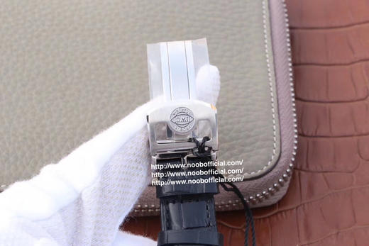 ZF沙夫豪森----IWC万国葡萄牙系列计时腕表经典版被赋予了典型葡萄牙系列风格的所有特征，近八十年来，葡萄牙系列一直就是经典设计和高级制表的代名词 商品图5