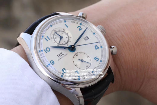 ZF沙夫豪森----IWC万国葡萄牙系列计时腕表经典版被赋予了典型葡萄牙系列风格的所有特征，近八十年来，葡萄牙系列一直就是经典设计和高级制表的代名词 商品图4