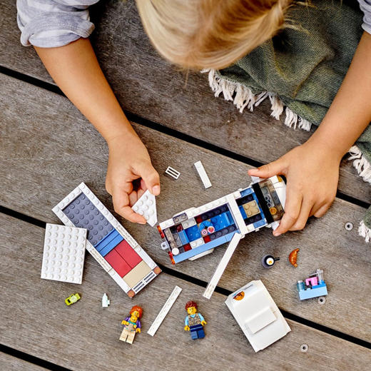 乐高城市系列60283假日野营房车。 商品图5