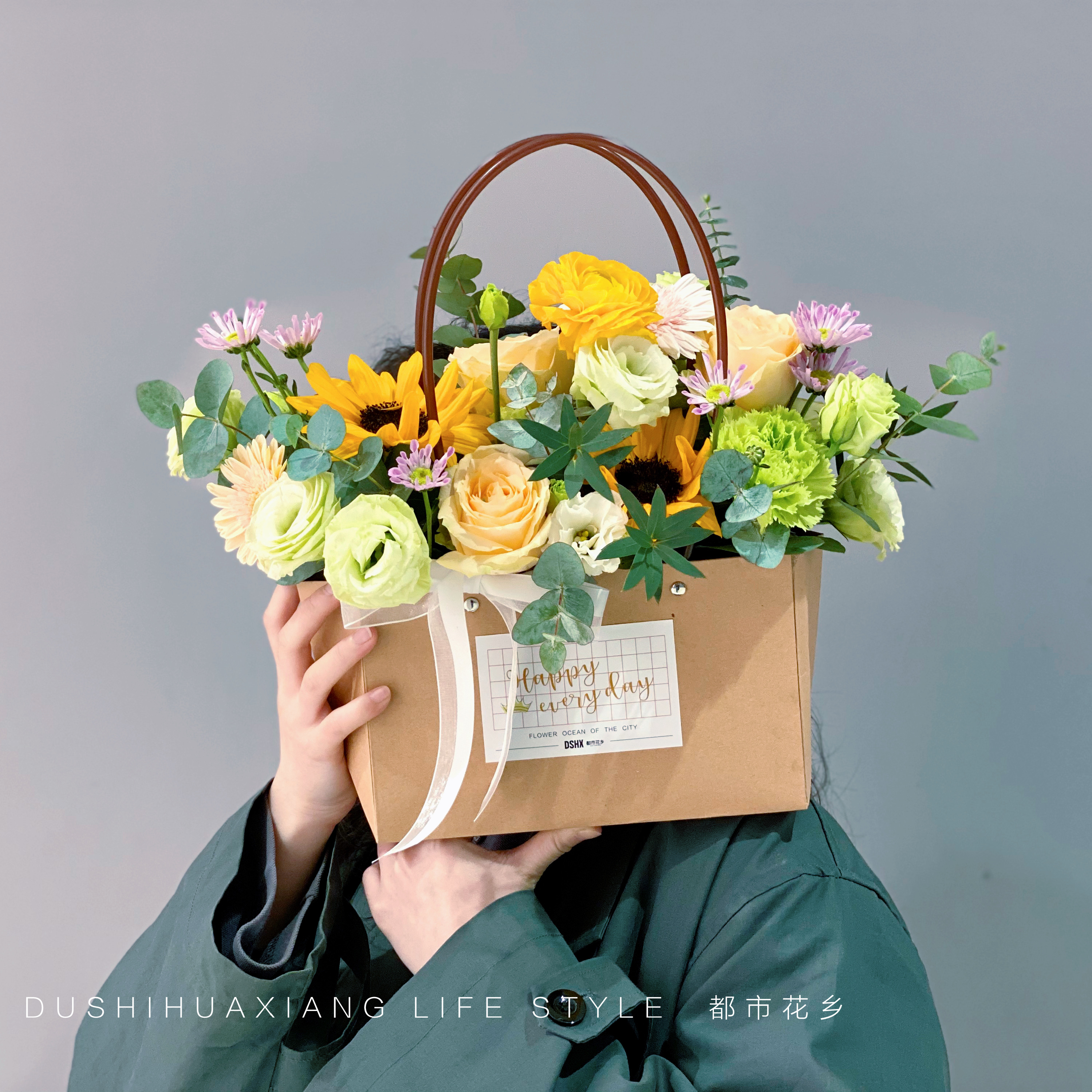 温柔岁月粉色系牛皮纸小提篮指定色系不指定花材满99元三公里免费配送