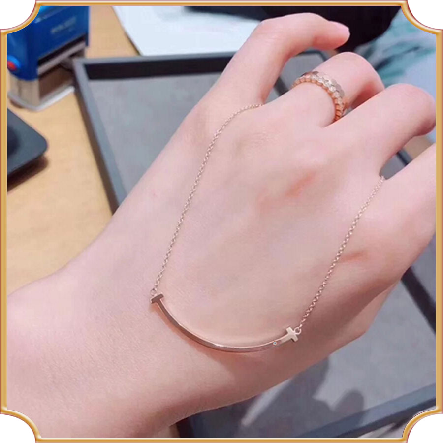 简约时尚项链女微笑钻石锁骨链气质百搭通勤学生送女友款式