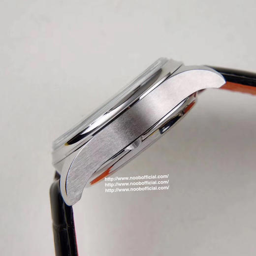 ZF沙夫豪森----IWC万国葡萄牙系列计时腕表经典版被赋予了典型葡萄牙系列风格的所有特征，近八十年来，葡萄牙系列一直就是经典设计和高级制表的代名词 商品图11