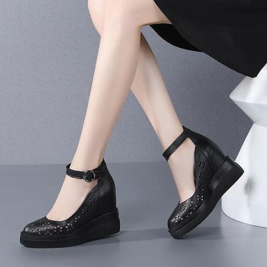 【预售5天】英伦风花朵镂空，坡跟内增高浅口高跟凉鞋HX-5561 商品图1