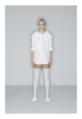 披肩飞边大领衬衫