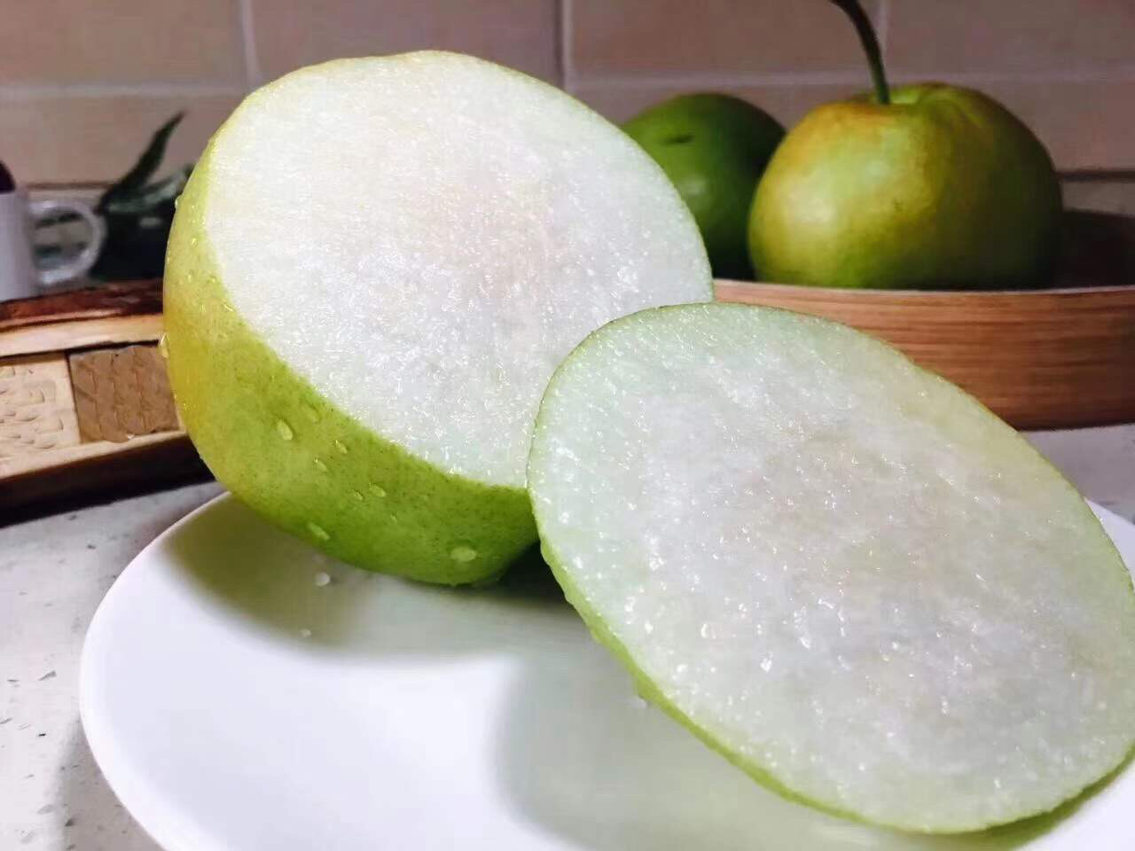 玉露香梨目前少有的好鲜梨皮薄肉厚水份足清甜水嫩好吃色色