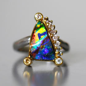 七彩随型欧泊戒指