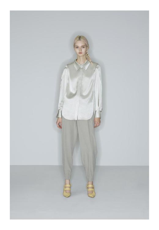 简约飞袖设计衬衫 商品图1