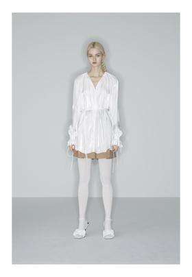 多层抽褶连衣裙