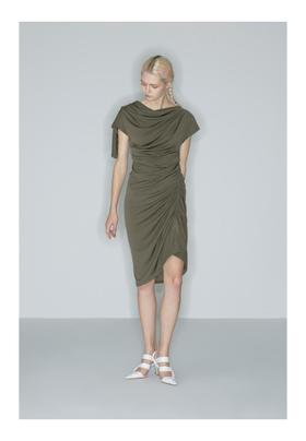 抽绳褶皱连衣裙