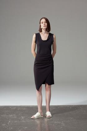 领口袖口压边背心