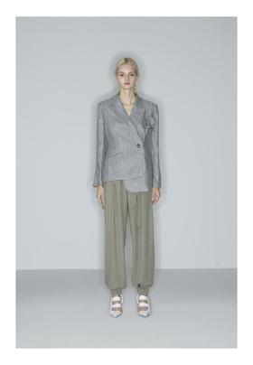 口袋巾装饰西服