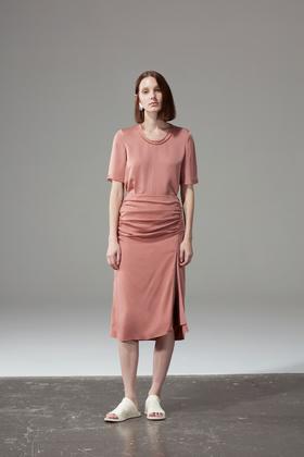 褶皱开叉半身裙