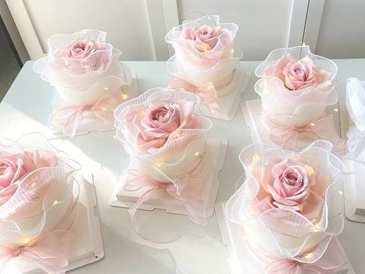 2021女神节限定款：粉丝玫瑰（带灯串）︳水果戚风蛋糕，4层胚3层夹心，默认火芒，需其他口味请备注！ 商品图0