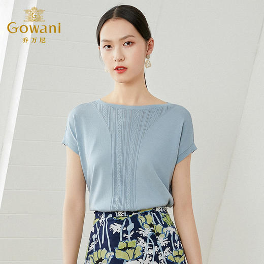 【两色可选】乔万尼薄款女冰丝v领短款宽松上衣女设计感早春宽松短袖针织衫女EI1M943 商品图2