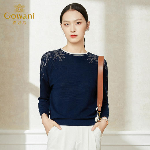 【两色可选】乔万尼上衣冰丝女针织衫薄款小香风v领冰丝长袖打底修身短款EI1M941 商品图2