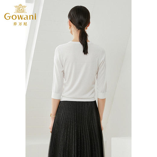 【三色可选】乔万尼薄款女冰丝v领短款宽松上衣女设计感早春七分袖针织衫EI1M946 商品图2