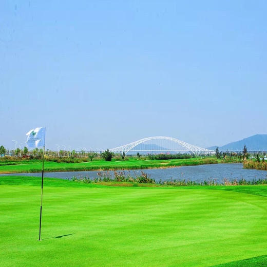 【1晚2球】珠海东方高尔夫+珠海横琴希尔顿花园酒店住宿打球套餐｜珠海高尔夫球场｜广东高尔夫球场｜中国 商品图0