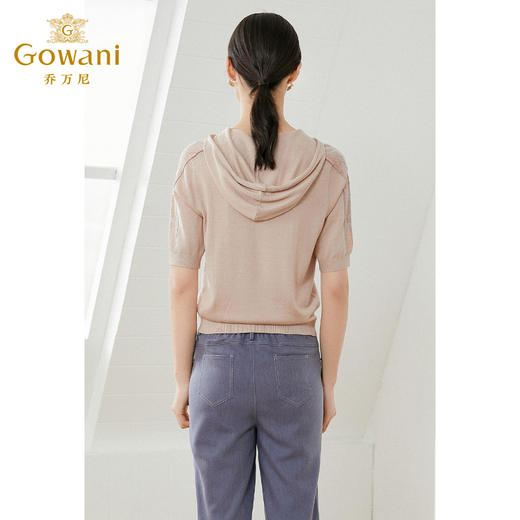 【三色可选】乔万尼薄款女冰丝v领短款宽松上衣女设计感早春带帽短袖针织衫女EI1M947 商品图3