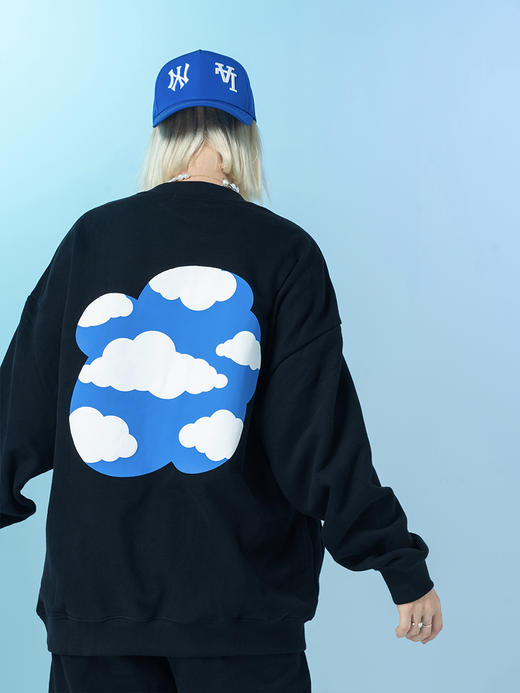 MODITEC 圆领蓝天白云字母发泡印花卫衣宽松外套 林君怡 周深同款 商品图3