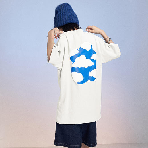 MODITEC 卡通蓝天白云朵字母发泡印花宽松短袖男女休闲纯棉T恤 商品图2