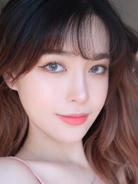 裸瞳的淡然美感却透着元气