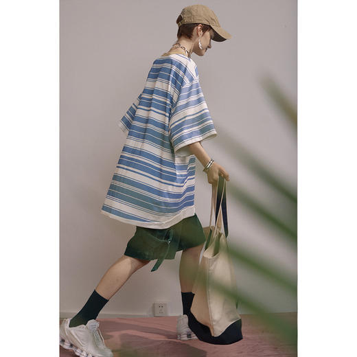 UMAMIISM 20SS  夺宝奇兵怪奇拼接双面穿莫兰迪色调圆领条纹T恤 商品图3