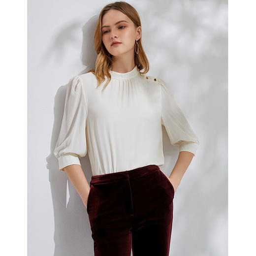 EITIE爱特爱春季新款通勤气质半高领灯笼五分袖雪纺女上衣6313008 商品图3